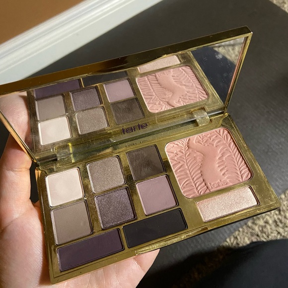 Tarte purple eyeshadow palatte - Picture 2 of 2